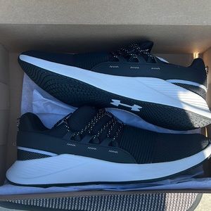 Under armor women’s tennis shoe
